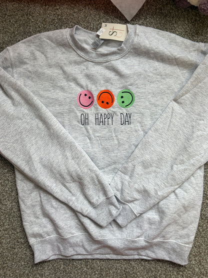Happy Day Embroidered Crewneck - M